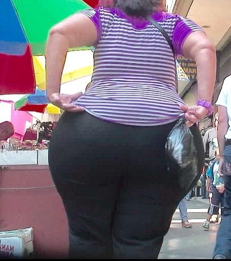 25P Mega thick comlombian milf