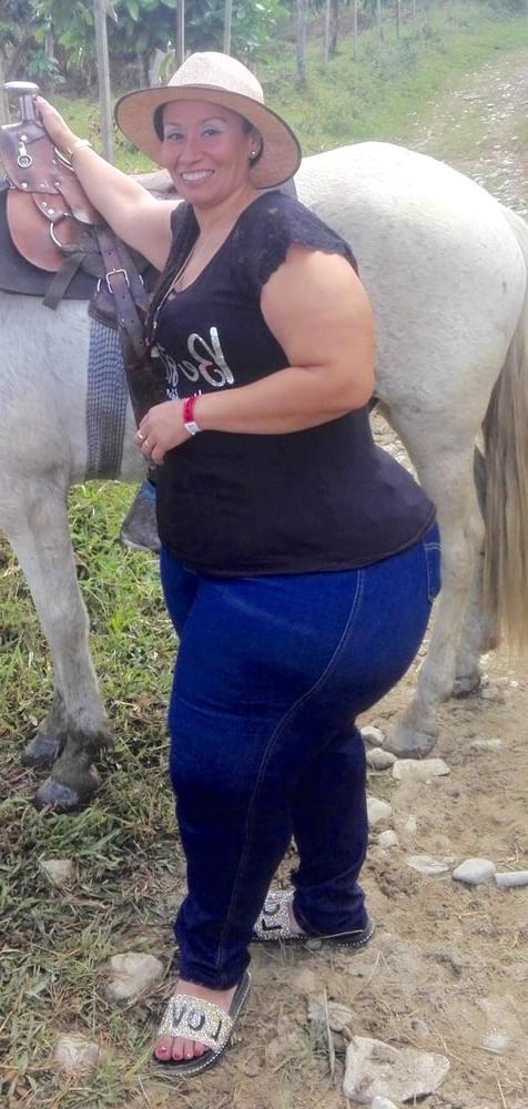 25P Mega thick comlombian milf