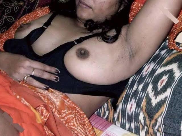 25P Desi NRI Bhabhi Hairy Big pussy