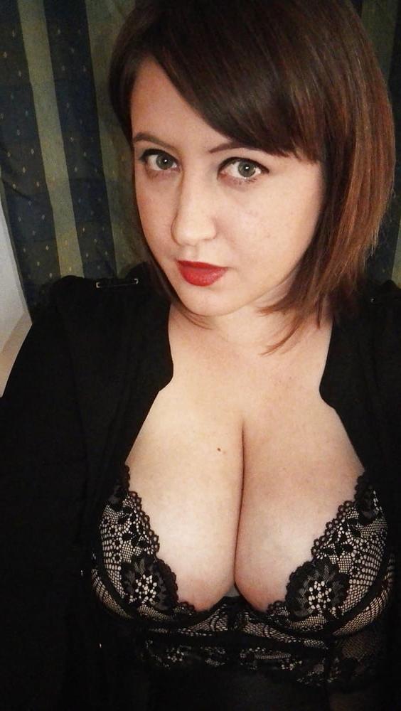 25P Laura sexy girlfriend exposed