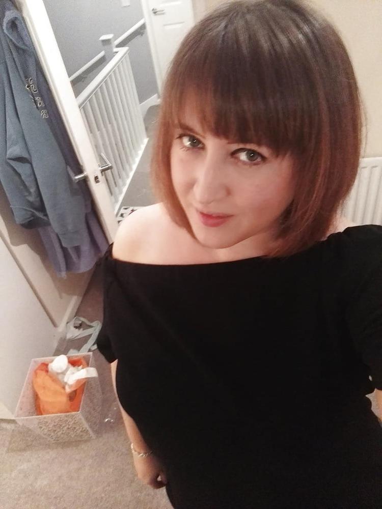 25P Laura sexy girlfriend exposed