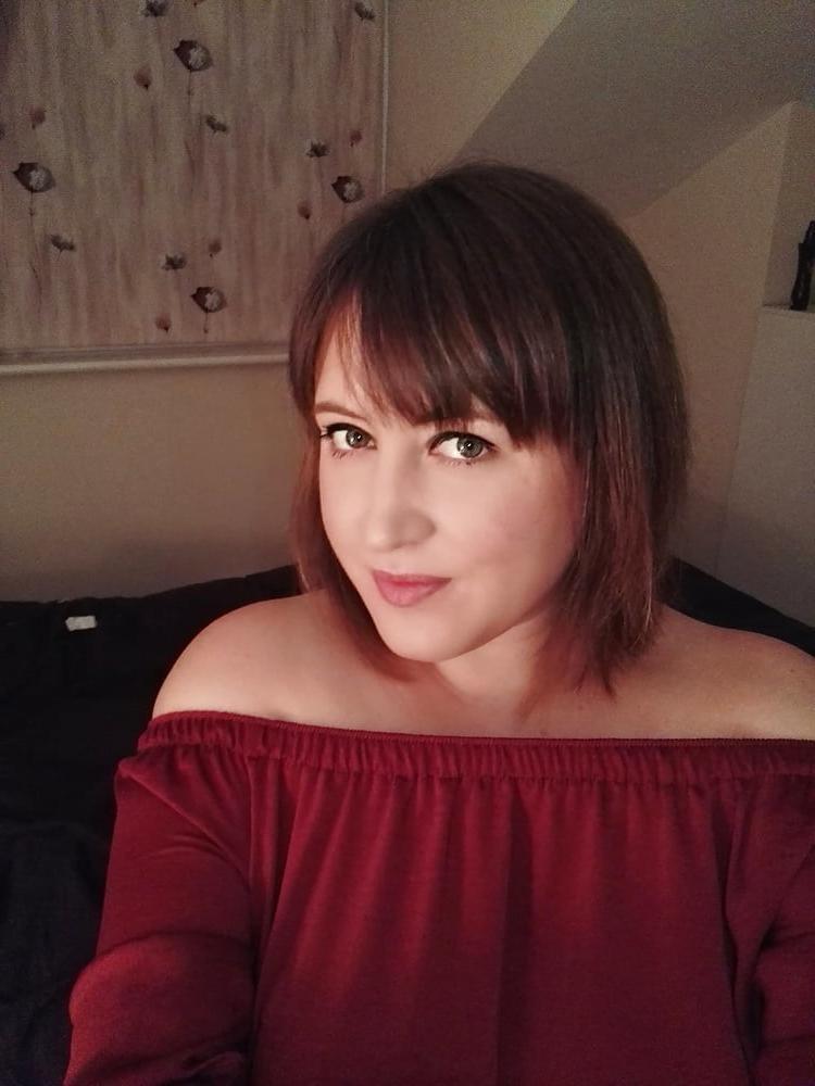25P Laura sexy girlfriend exposed