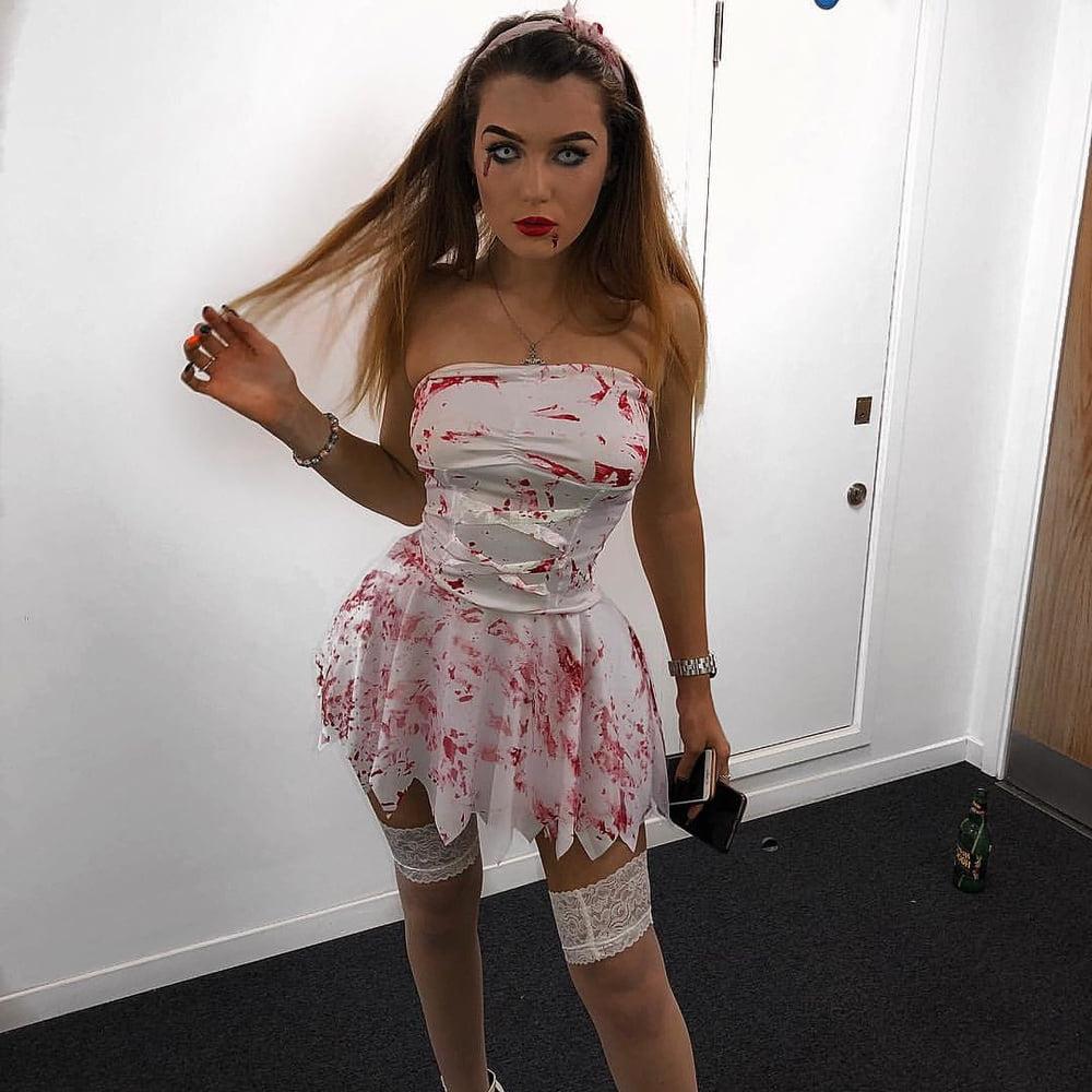 25P Jess tight cunt ready for action