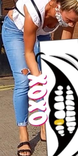 17P Newtownabbey MILF no bra down blouse nipple
