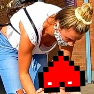 17P Newtownabbey MILF no bra down blouse nipple