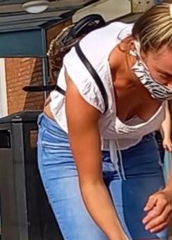 17P Newtownabbey MILF no bra down blouse nipple