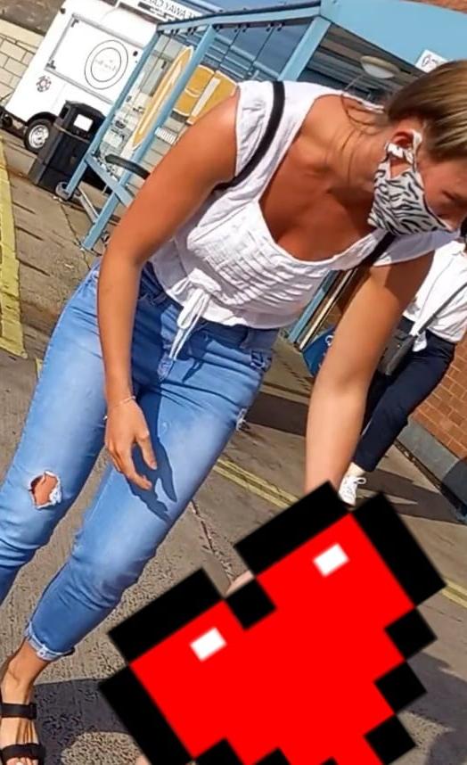17P Newtownabbey MILF no bra down blouse nipple