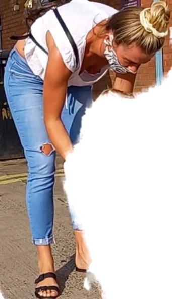 17P Newtownabbey MILF no bra down blouse nipple