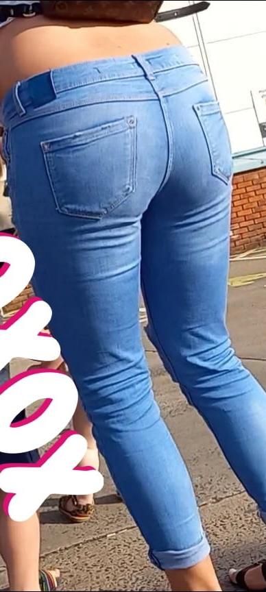 17P Newtownabbey MILF no bra down blouse nipple
