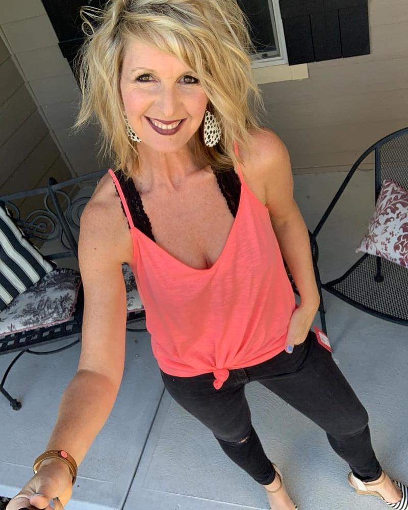 25P Mature blonde cunt Melanie