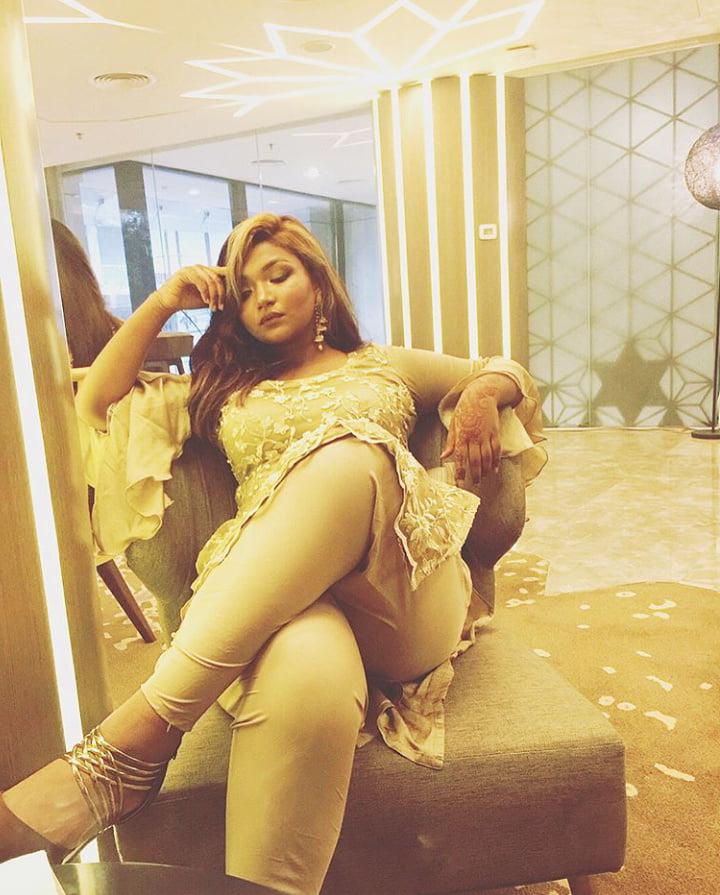 11P Pakistani Hot Girls