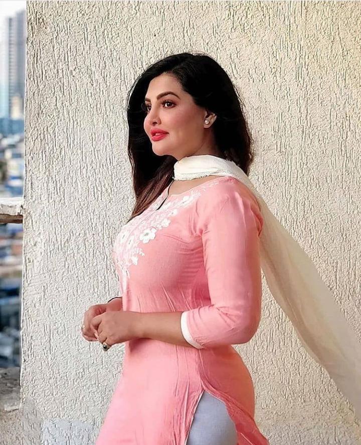 11P Pakistani Hot Girls