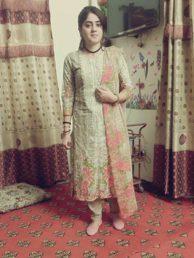 24P Beautiful pakistan girls