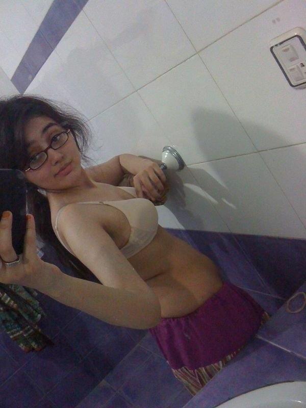 24P Beautiful pakistan girls