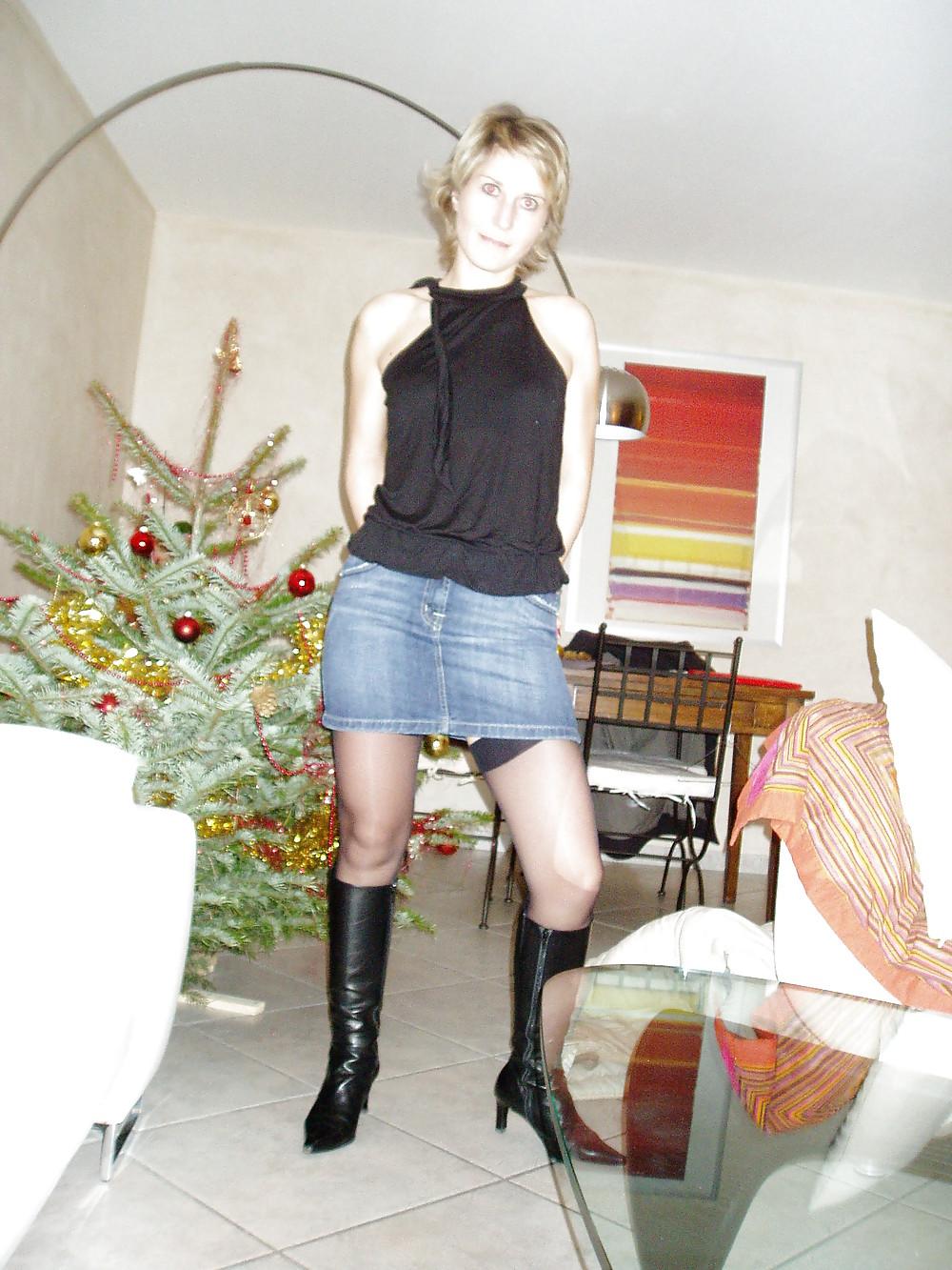 25P PRETTY BLONDE MILF