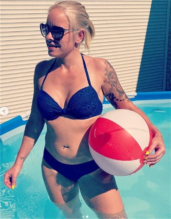 25P Social media bikini girls