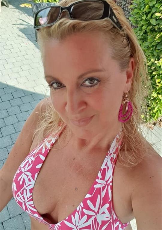 25P Social media bikini girls