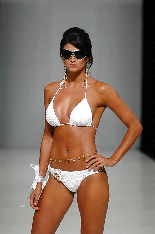 25P Leryn Franco (Bra Size: 36C)