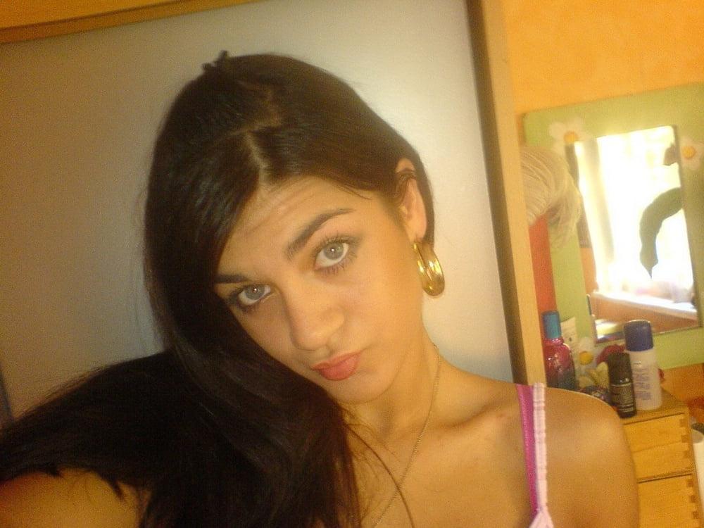 25P Teen girls (Arab) 1