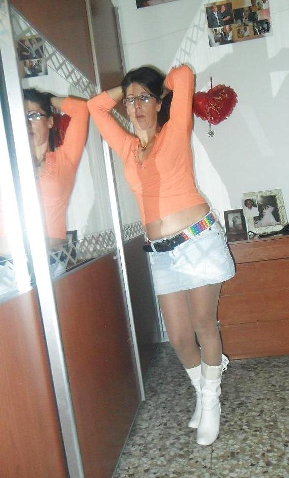 9P Glasses Milf in miniskirt