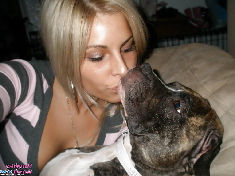 15P SHE LOVES TO SHARE PRIVATE LIFE PICTURES!