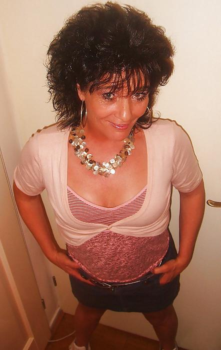 25P Who likes to fuck mine mothers girlfriend?
