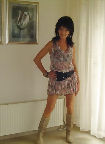 25P Who likes to fuck mine mothers girlfriend?