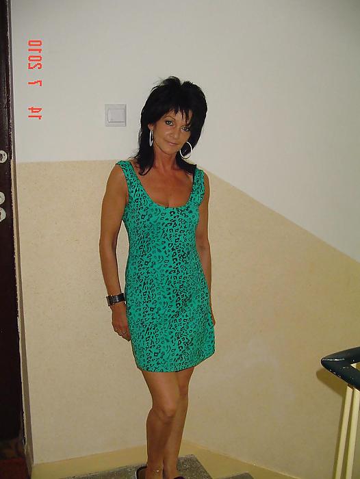 25P Who likes to fuck mine mothers girlfriend?