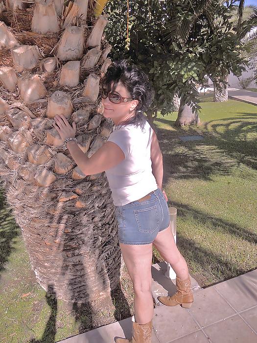 25P Who likes to fuck mine mothers girlfriend?