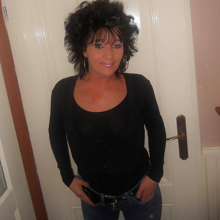 25P Who likes to fuck mine mothers girlfriend?
