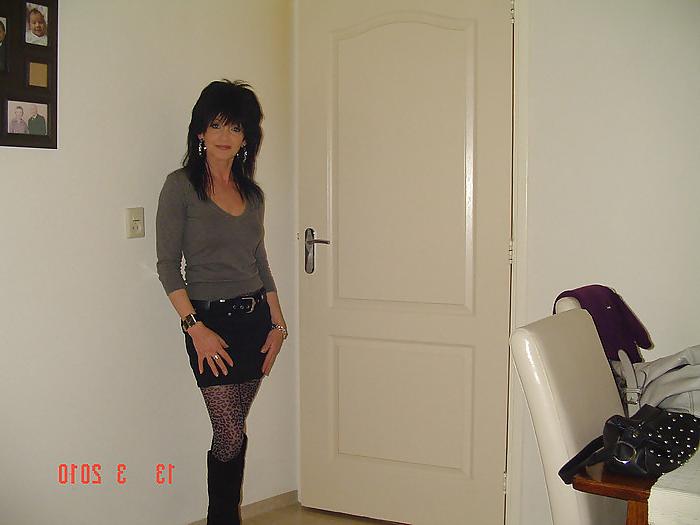 25P Who likes to fuck mine mothers girlfriend?
