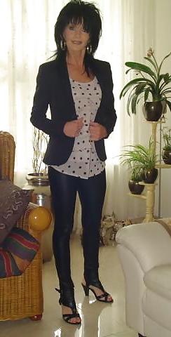 25P Who likes to fuck mine mothers girlfriend?