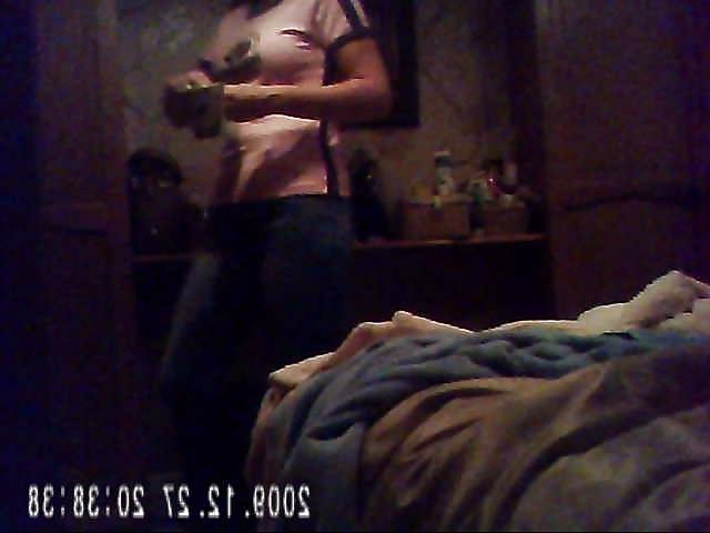13P Sarah D after a bath, stills from new vid