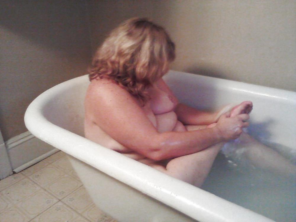 19P Me takin bath