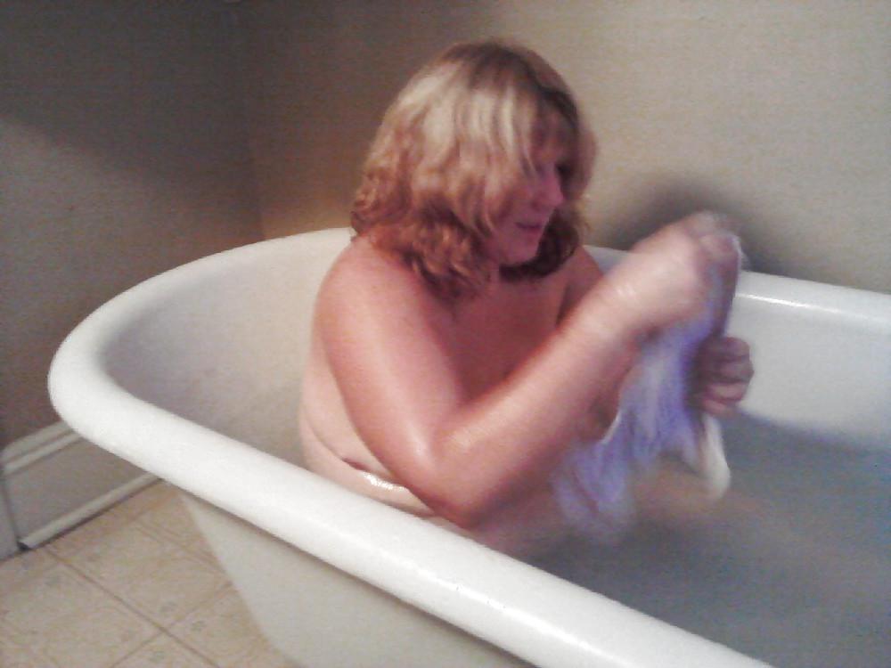 19P Me takin bath