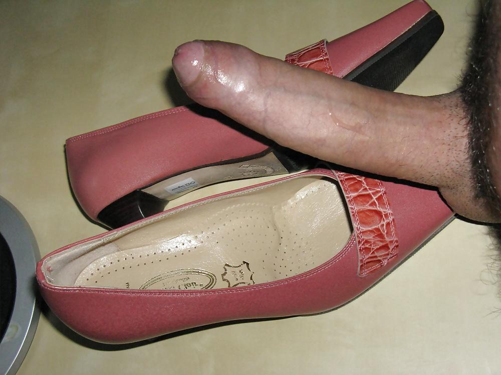 19P Cum on shoes