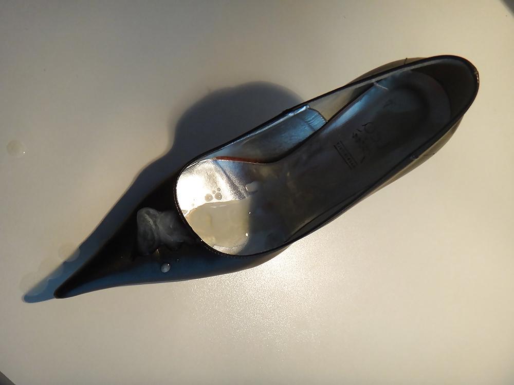 19P Cum on shoes