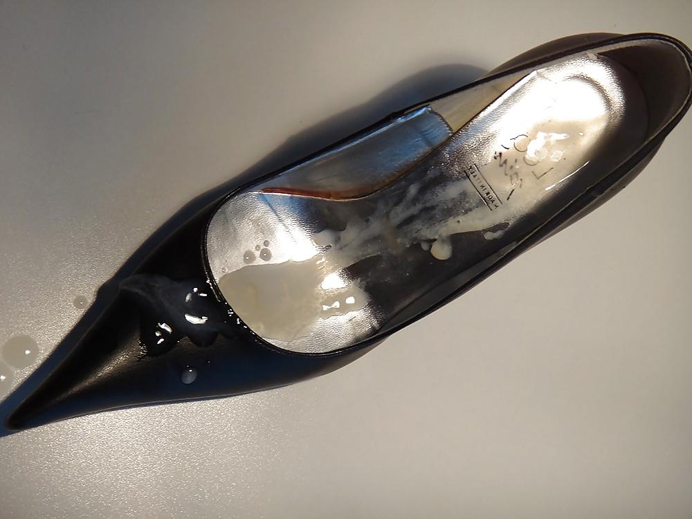 19P Cum on shoes