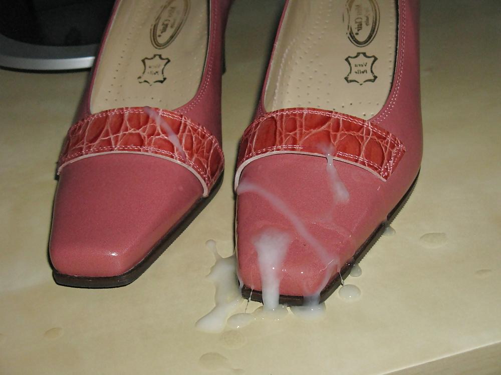 19P Cum on shoes
