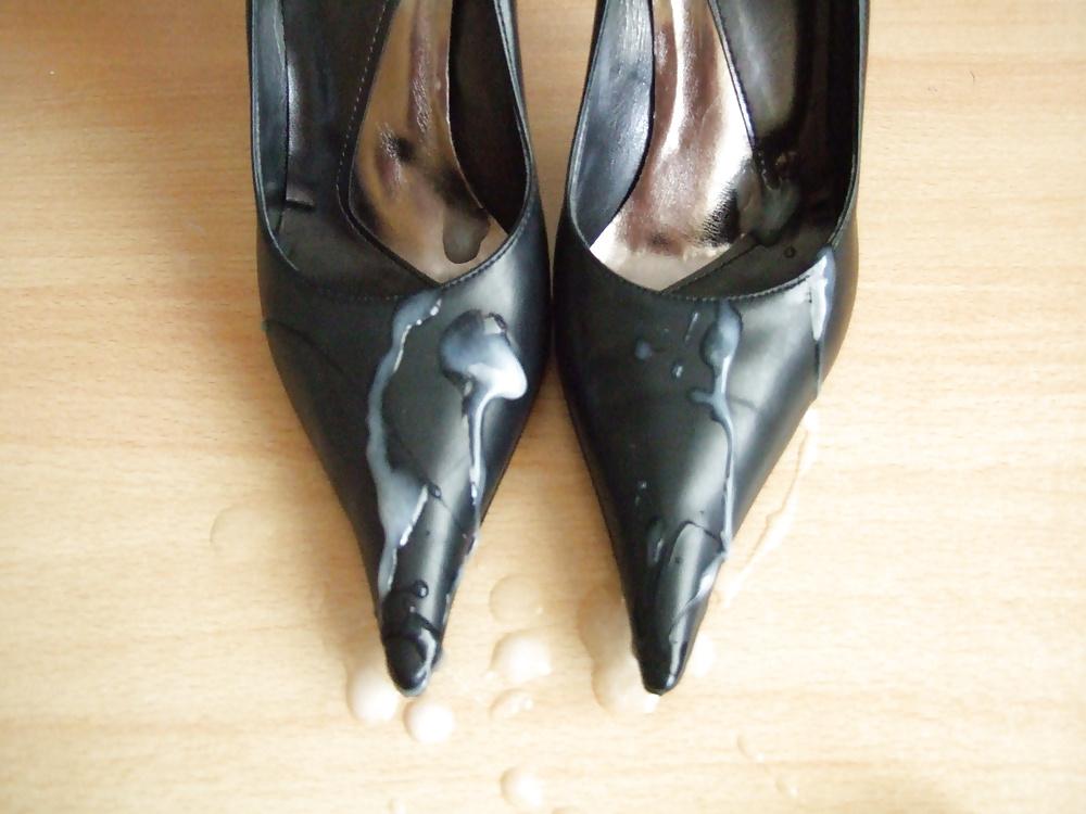 19P Cum on shoes