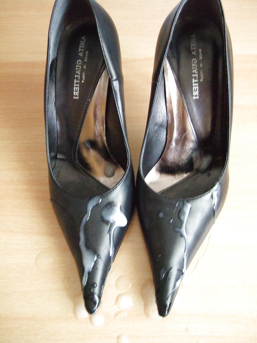 19P Cum on shoes