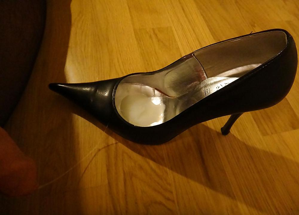 19P Cum on shoes