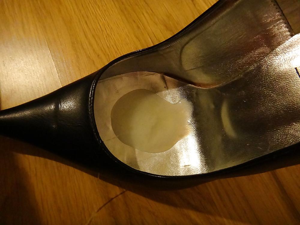 19P Cum on shoes
