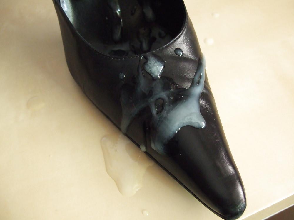 19P Cum on shoes