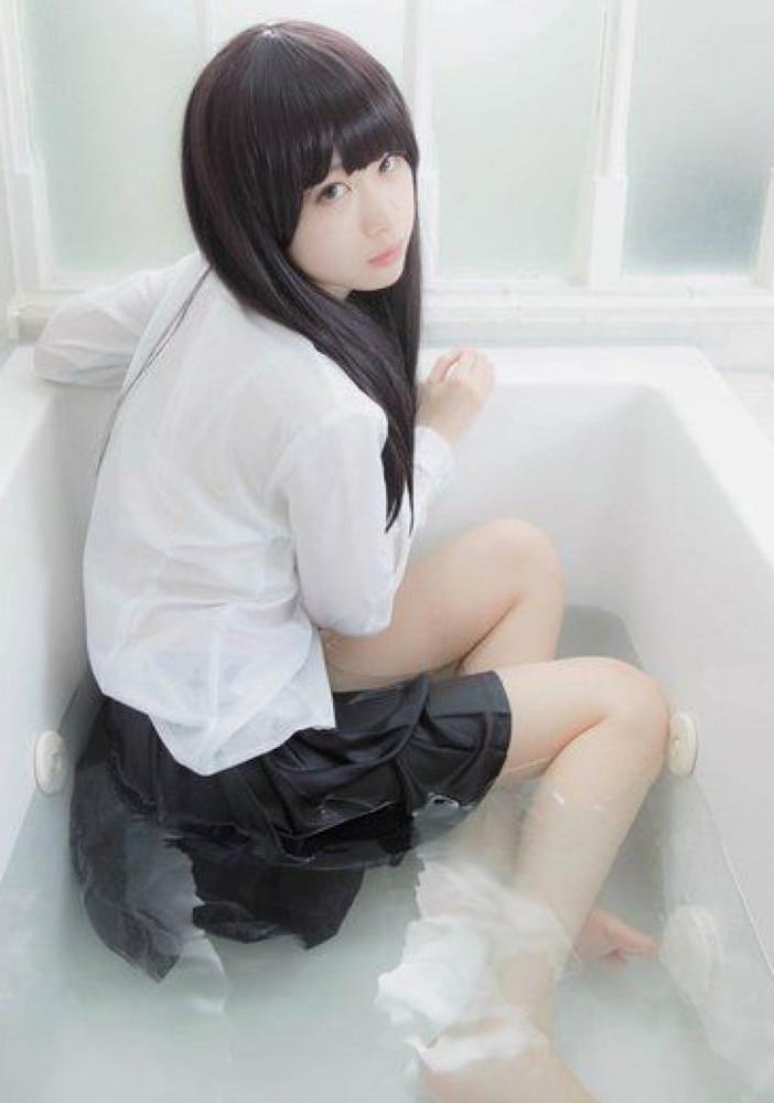 25P Hot girls getting wet for you