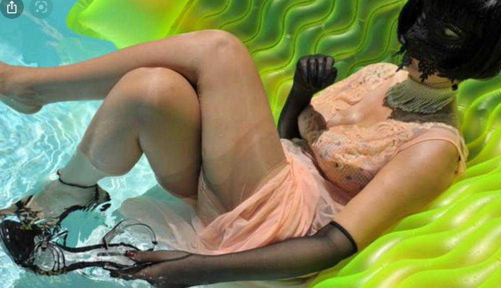 25P Hot girls getting wet for you