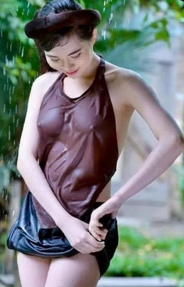 25P Hot girls getting wet for you