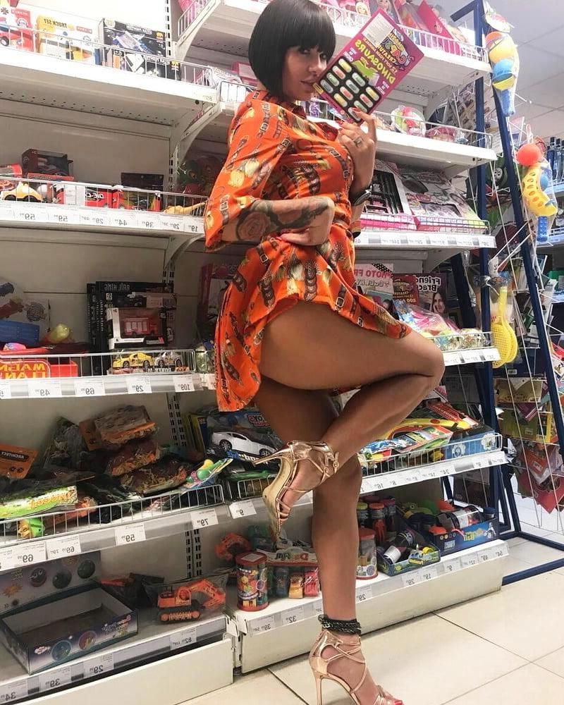 25P Girls I Like 123, Upskirts