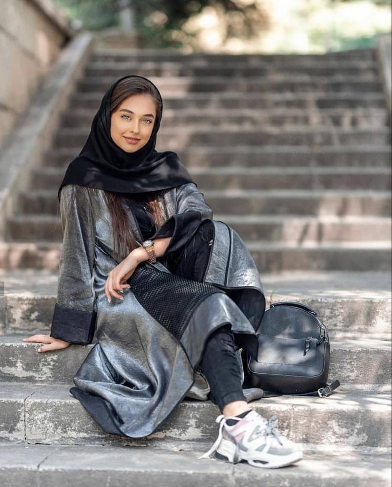 25P Iran Teen girls 41