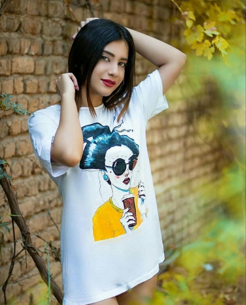 25P Iran Teen girls 41